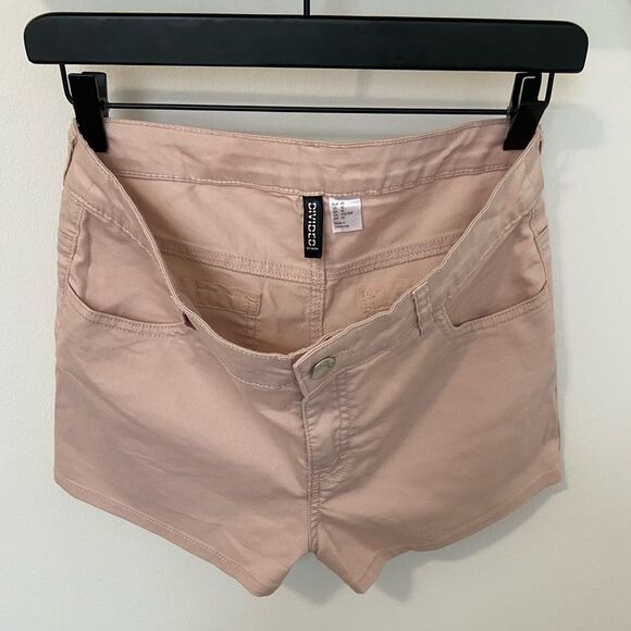 H&M Light Pink Shorts - Picture 2 of 9
